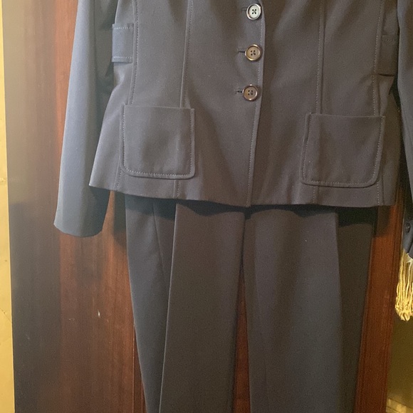 Pret A Porter Pant Suit - Picture 2 of 6